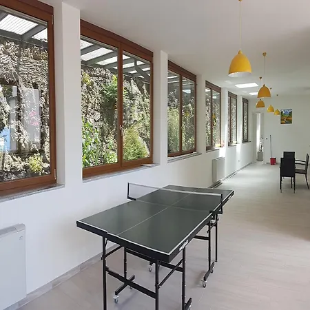 Tatil Evi Lakeside Mansion With Pool