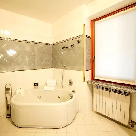 Tatil Evi Lakeside Mansion With Pool *